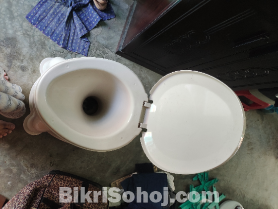 সোফা:১ জোডা, বালতি: ১ জোডা,রেক ১টা,হাই কমোড:১টা